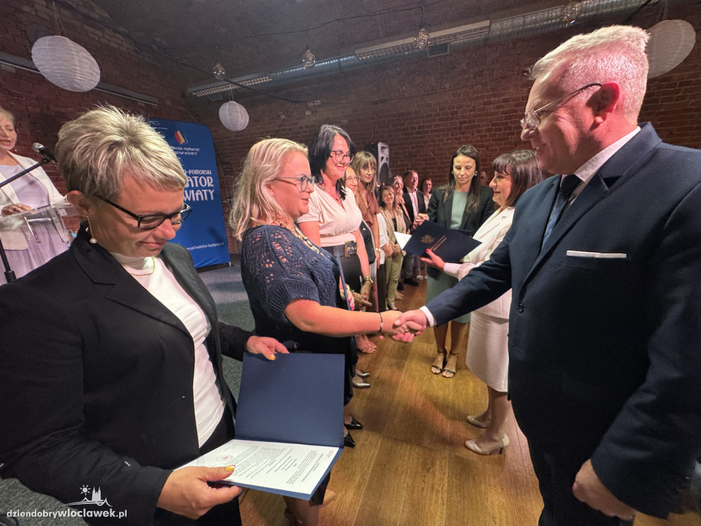 Przybyło 65 nauczycieli dyplomowanych