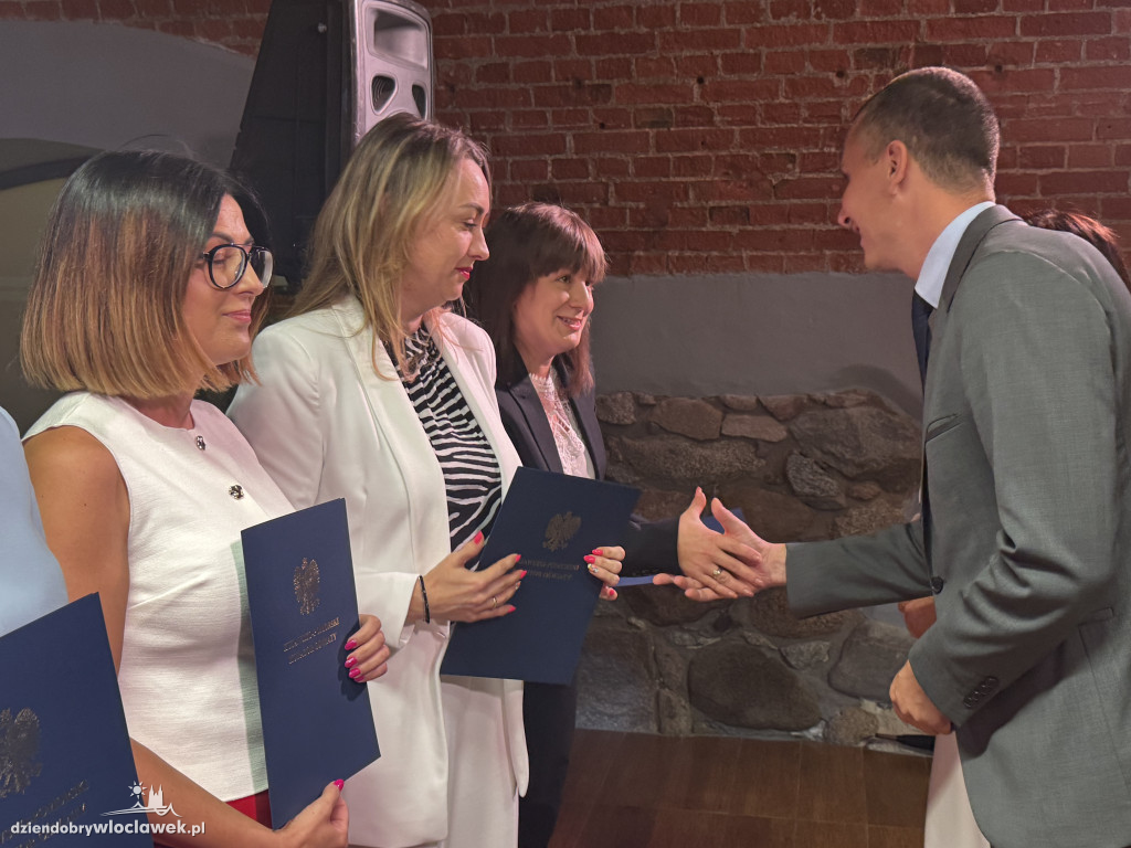 Przybyło 65 nauczycieli dyplomowanych