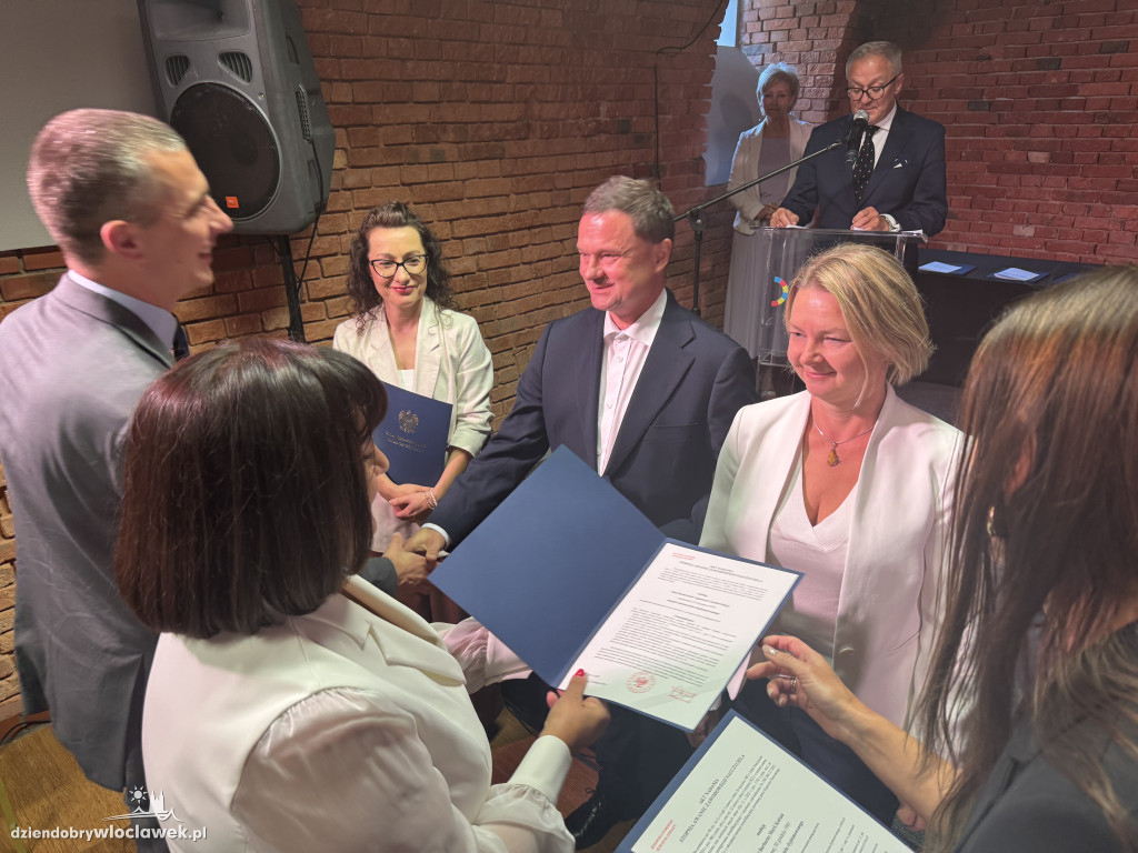 Przybyło 65 nauczycieli dyplomowanych