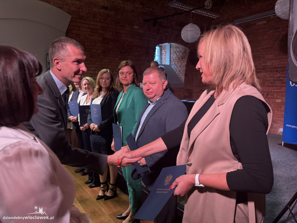 Przybyło 65 nauczycieli dyplomowanych