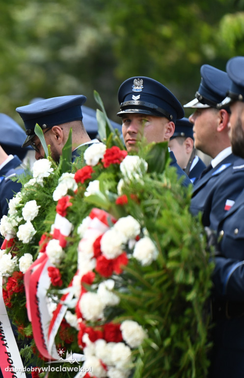 Pogrzeb policjanta na cmentarzu komunalnym