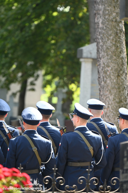 Pogrzeb policjanta na cmentarzu komunalnym