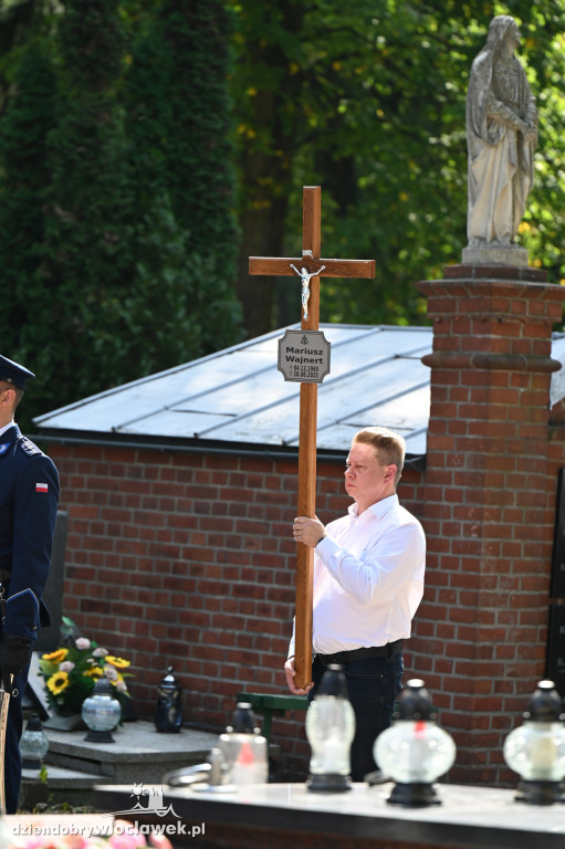 Pogrzeb policjanta na cmentarzu komunalnym