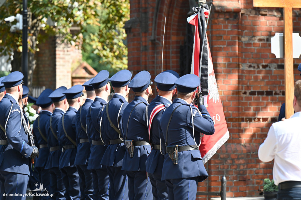 Pogrzeb policjanta na cmentarzu komunalnym