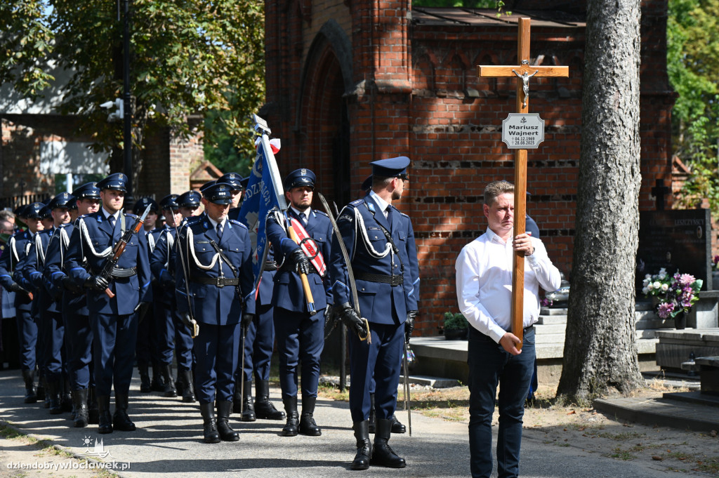 Pogrzeb policjanta na cmentarzu komunalnym