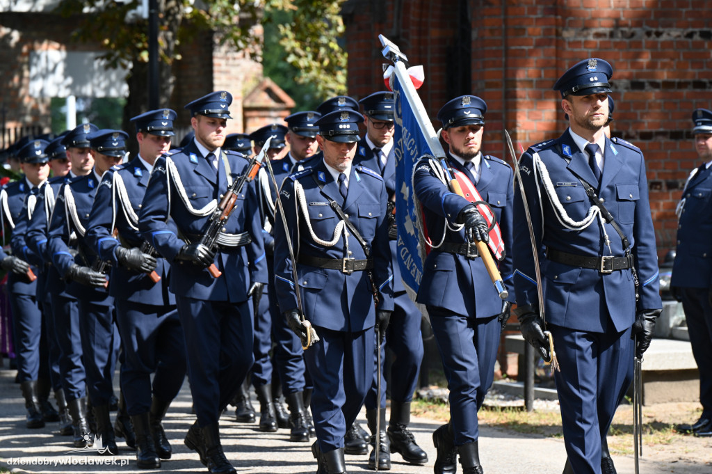 Pogrzeb policjanta na cmentarzu komunalnym