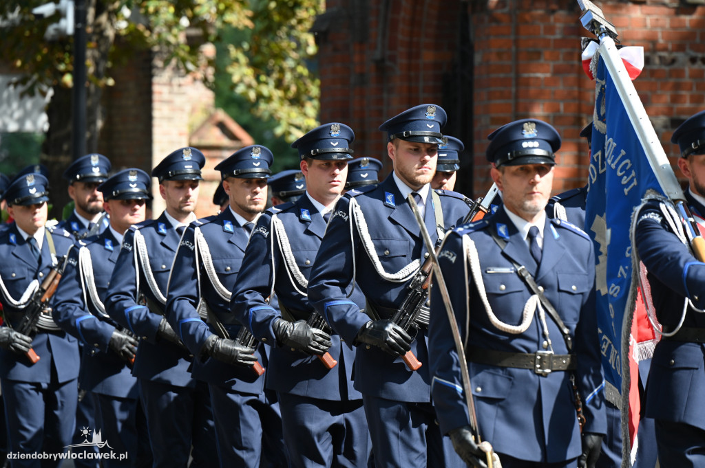 Pogrzeb policjanta na cmentarzu komunalnym