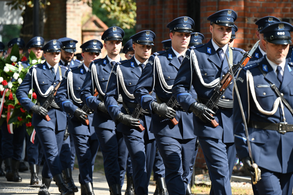 Pogrzeb policjanta na cmentarzu komunalnym