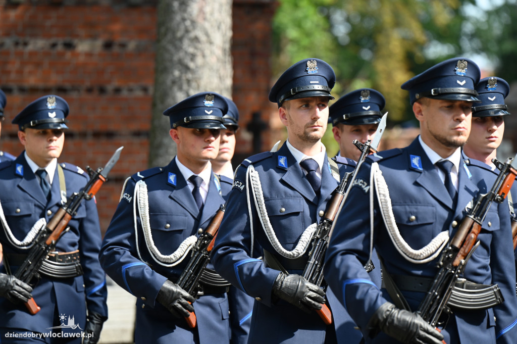 Pogrzeb policjanta na cmentarzu komunalnym