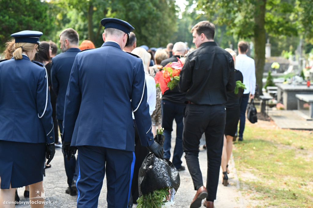 Pogrzeb policjanta na cmentarzu komunalnym