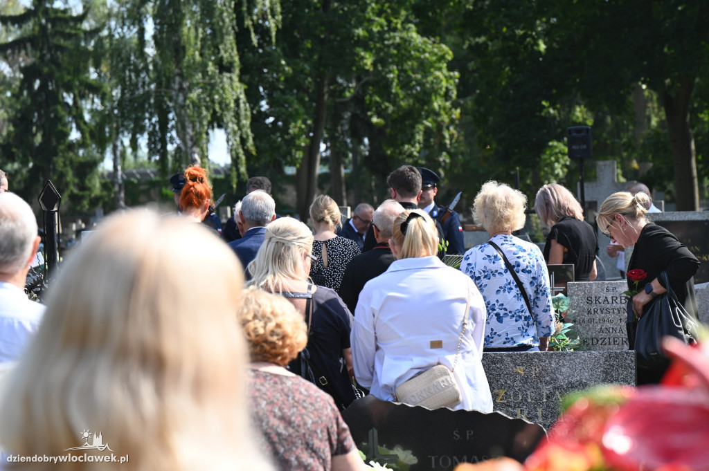 Pogrzeb policjanta na cmentarzu komunalnym