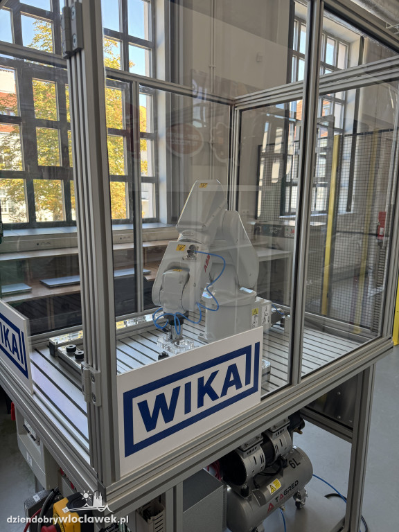 Otwarcie Centrum Robotów Przemysłowych w CKZiU