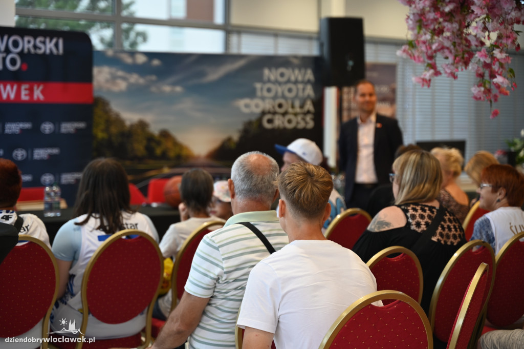 Koszykarze Anwil Włocławek z nowymi autami