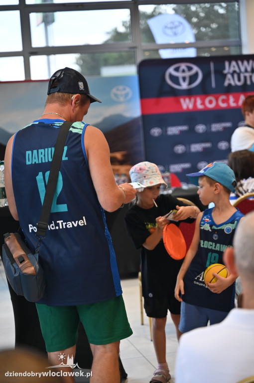 Koszykarze Anwil Włocławek z nowymi autami