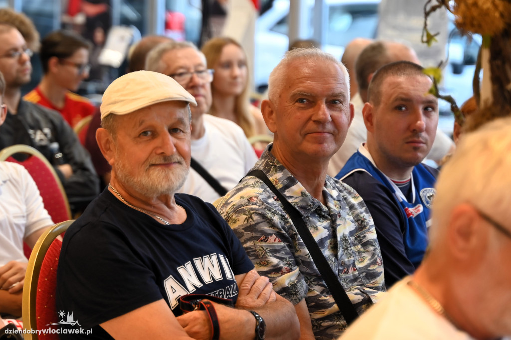 Koszykarze Anwil Włocławek z nowymi autami