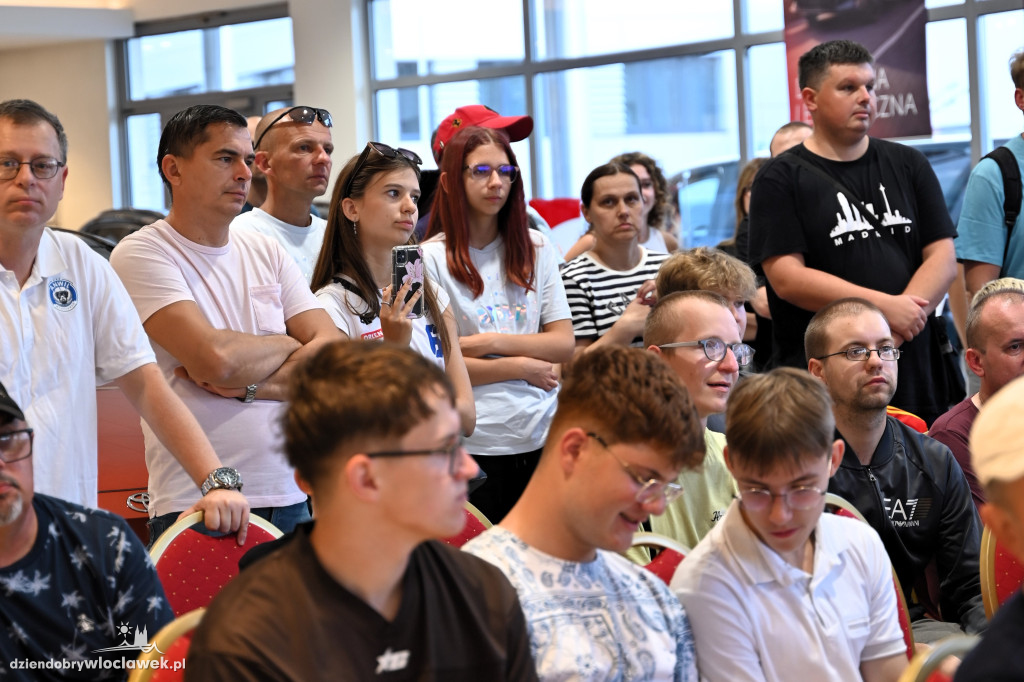 Koszykarze Anwil Włocławek z nowymi autami
