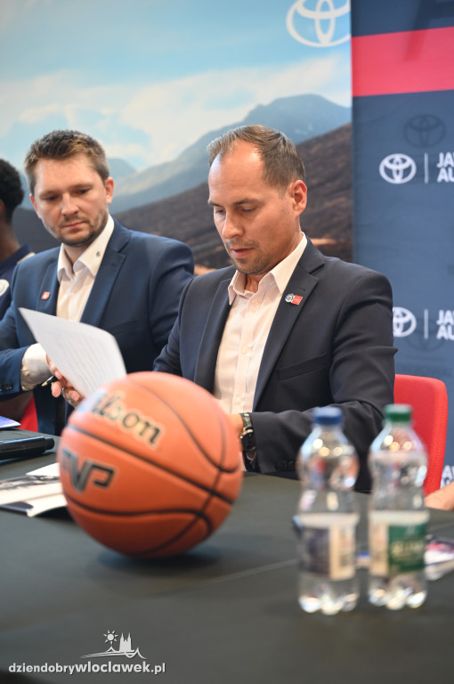 Koszykarze Anwil Włocławek z nowymi autami