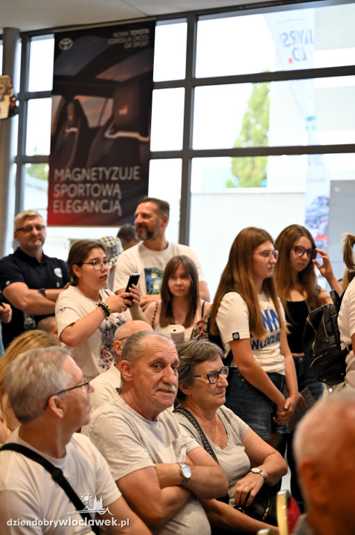 Koszykarze Anwil Włocławek z nowymi autami