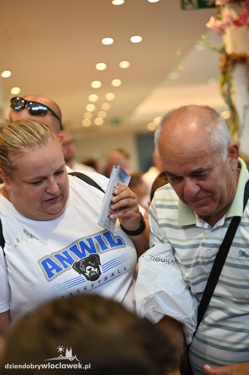 Koszykarze Anwil Włocławek z nowymi autami