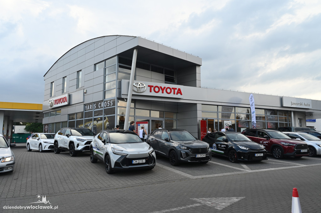 Koszykarze Anwil Włocławek z nowymi autami