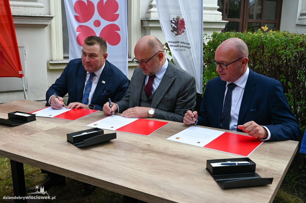 Przekazanie budynku przy Stodólnej dla województwa