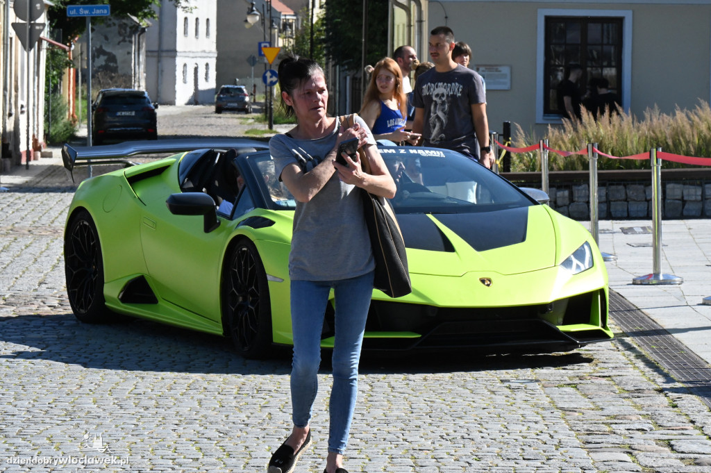 Ferrari, Lamborghini i McLareny na Starym Rynku