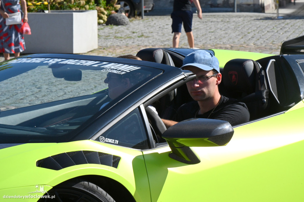 Ferrari, Lamborghini i McLareny na Starym Rynku