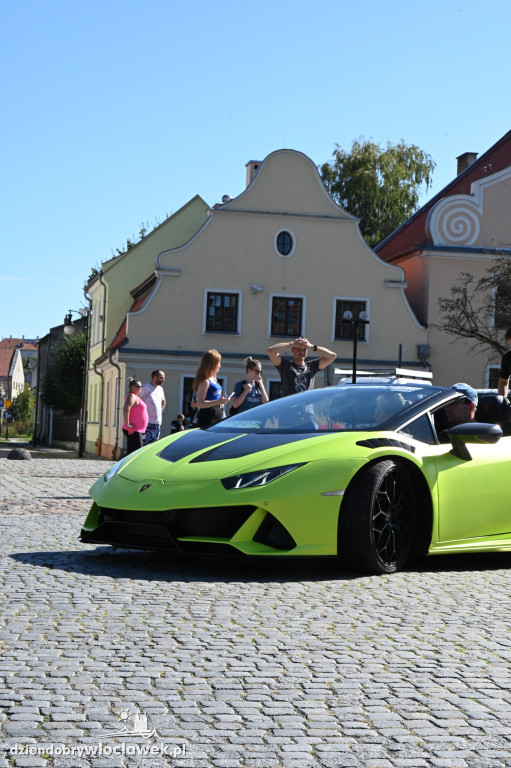 Ferrari, Lamborghini i McLareny na Starym Rynku