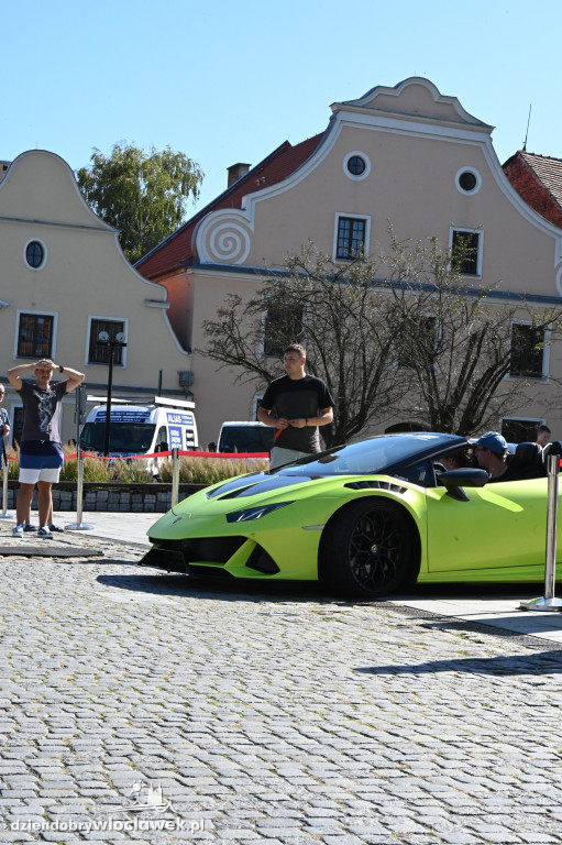 Ferrari, Lamborghini i McLareny na Starym Rynku