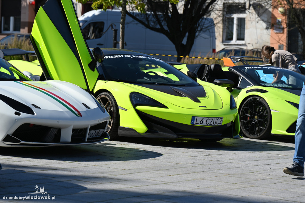 Ferrari, Lamborghini i McLareny na Starym Rynku