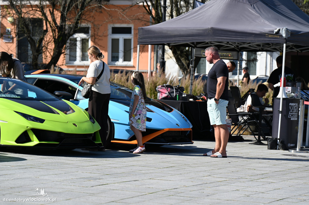 Ferrari, Lamborghini i McLareny na Starym Rynku