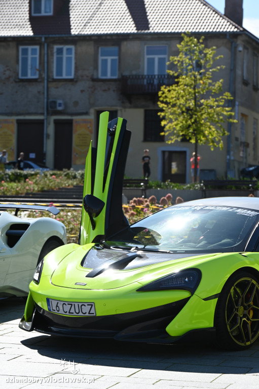 Ferrari, Lamborghini i McLareny na Starym Rynku
