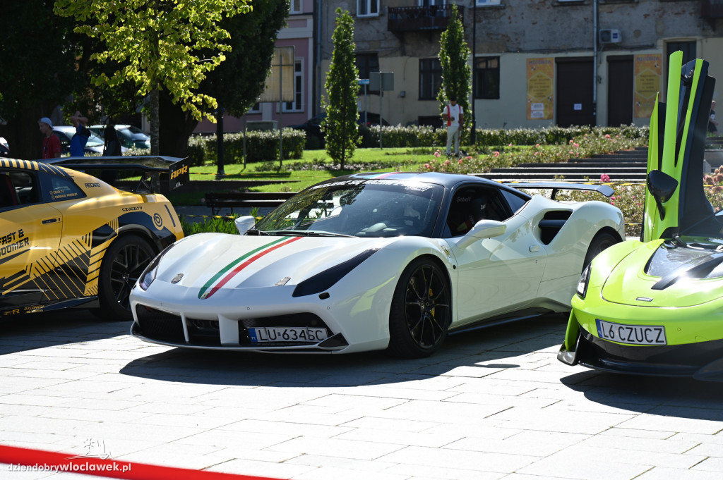 Ferrari, Lamborghini i McLareny na Starym Rynku