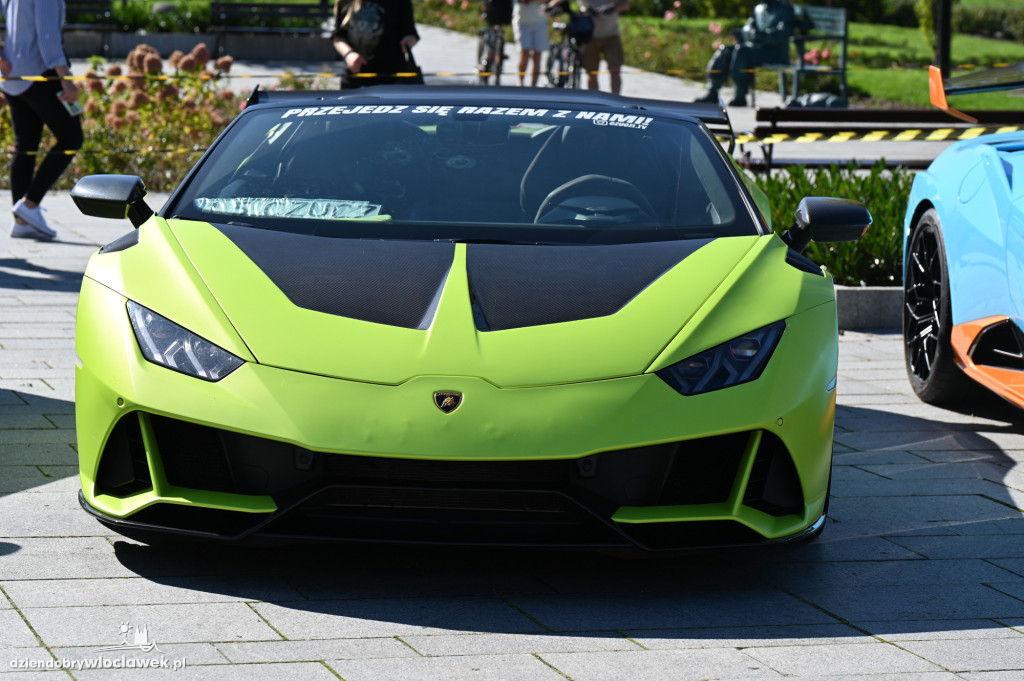 Ferrari, Lamborghini i McLareny na Starym Rynku