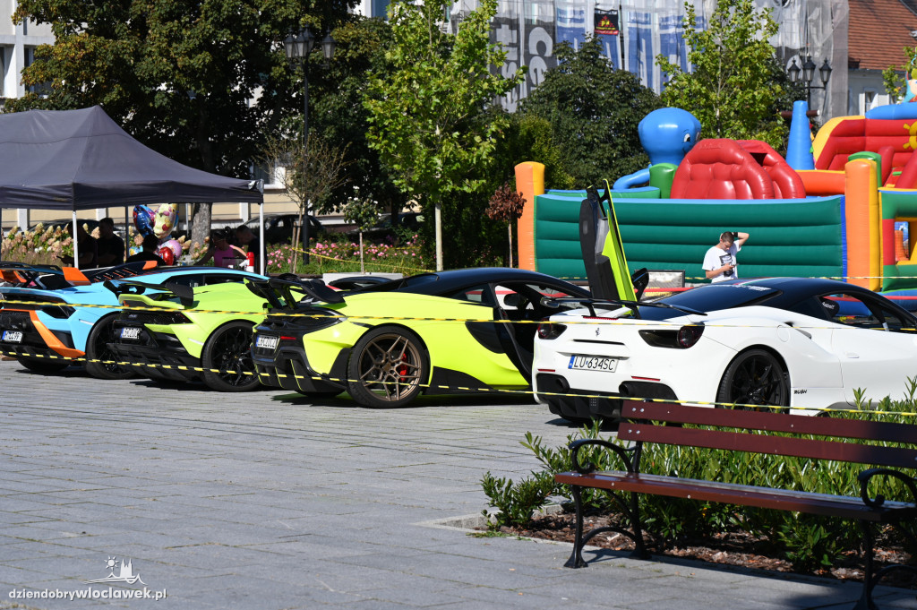 Ferrari, Lamborghini i McLareny na Starym Rynku