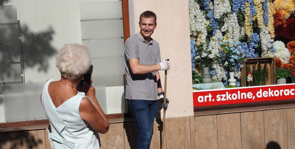 Pracownicy Urzędu Miasta sprzątają Włocławek