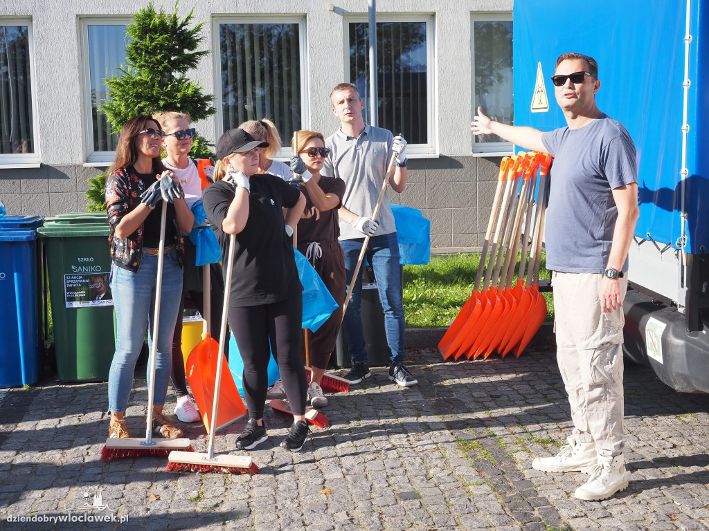 Pracownicy Urzędu Miasta sprzątają Włocławek