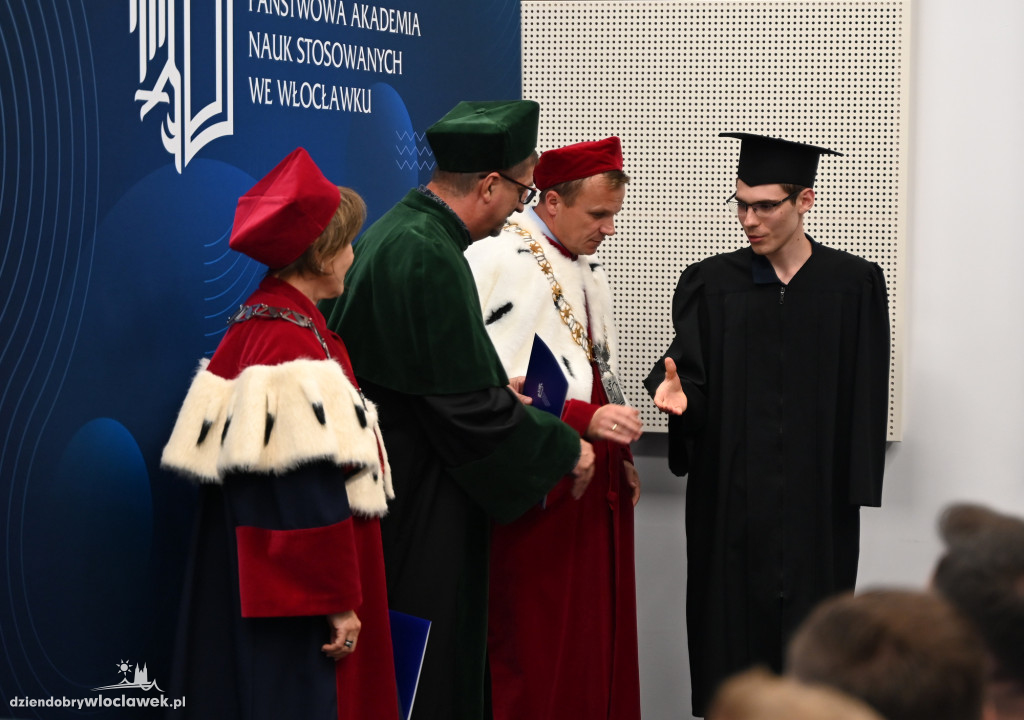 Uroczyste rozdanie dyplomów w PANS: godz. 16