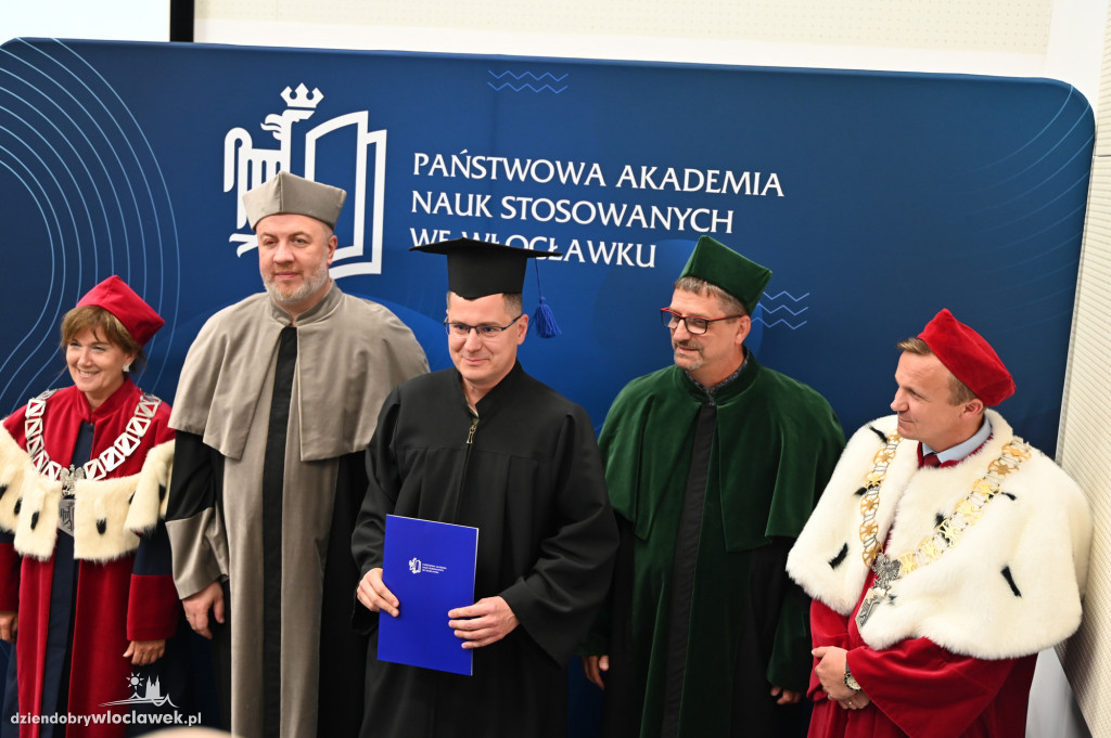 Uroczyste rozdanie dyplomów w PANS: godz. 16