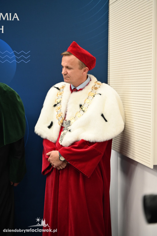 Uroczyste rozdanie dyplomów w PANS: godz. 16