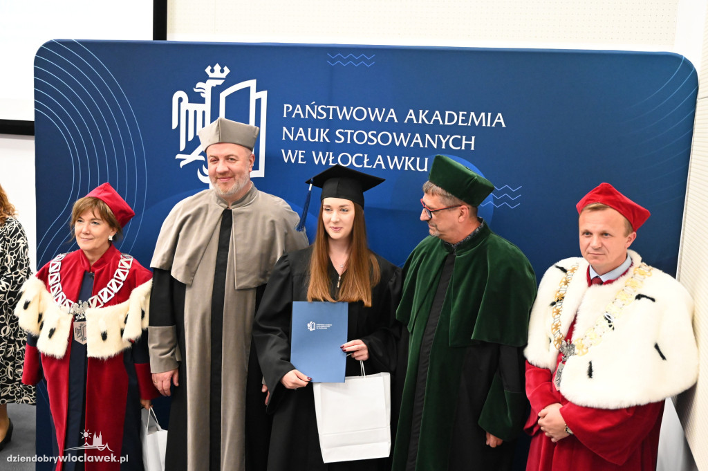 Uroczyste rozdanie dyplomów w PANS: godz. 16