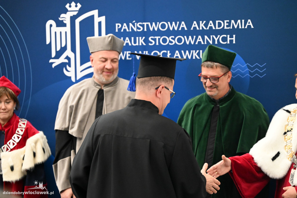 Uroczyste rozdanie dyplomów w PANS: godz. 16