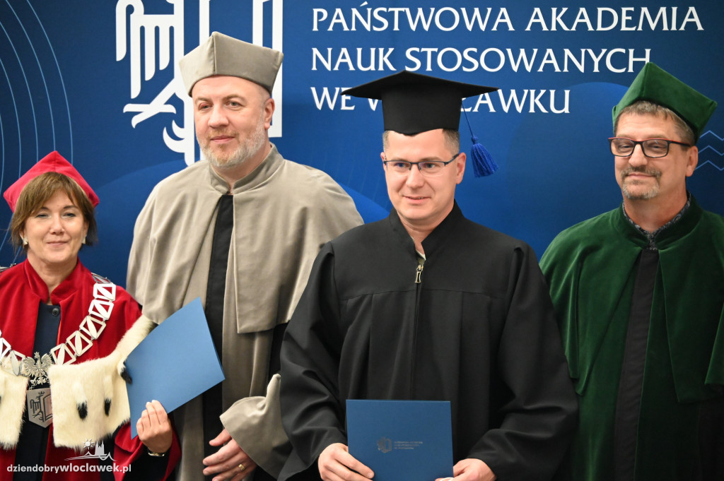 Uroczyste rozdanie dyplomów w PANS: godz. 16