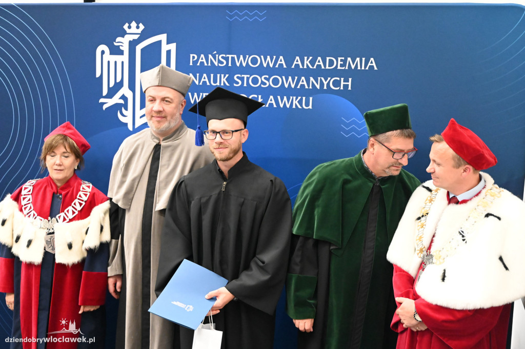 Uroczyste rozdanie dyplomów w PANS: godz. 16