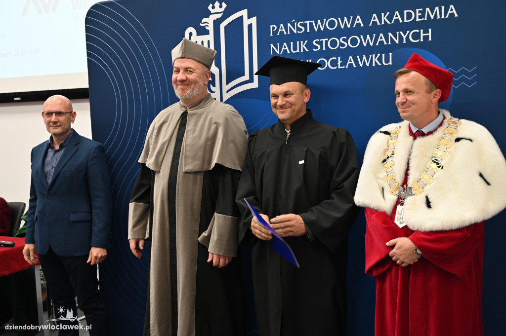 Uroczyste rozdanie dyplomów w PANS: godz. 16