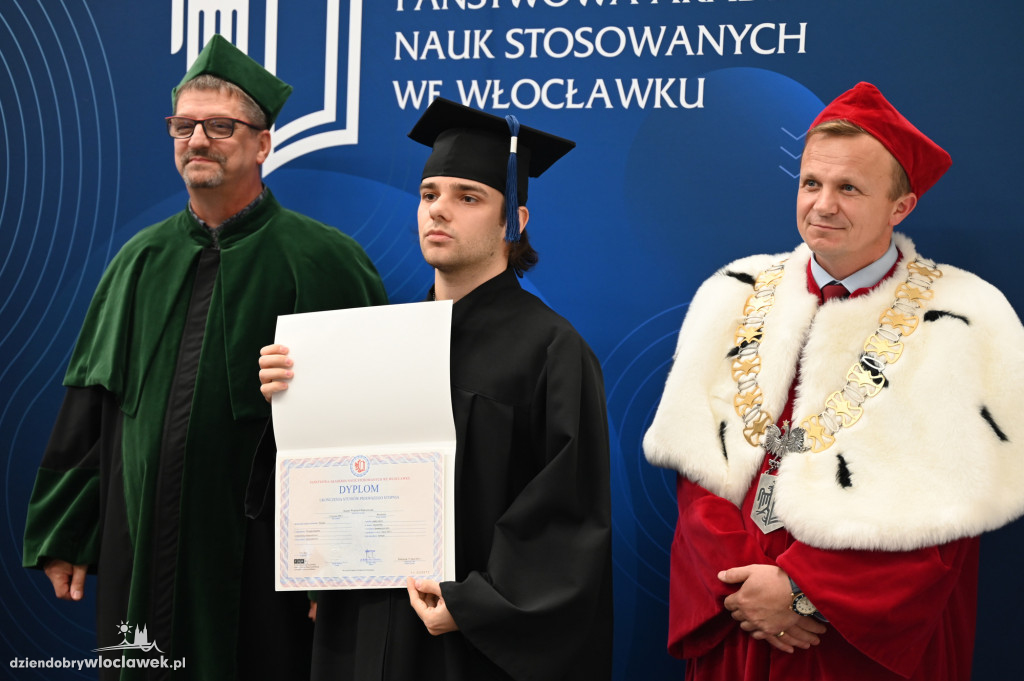 Uroczyste rozdanie dyplomów w PANS: godz. 16