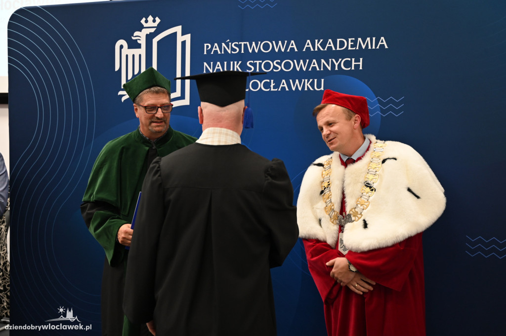 Uroczyste rozdanie dyplomów w PANS: godz. 16