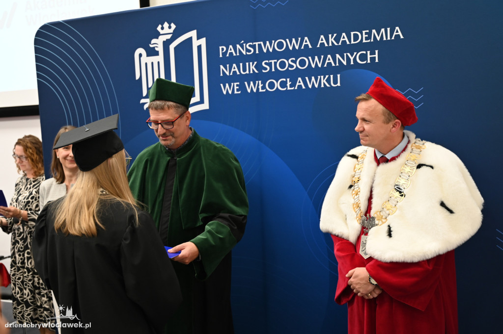 Uroczyste rozdanie dyplomów w PANS: godz. 16
