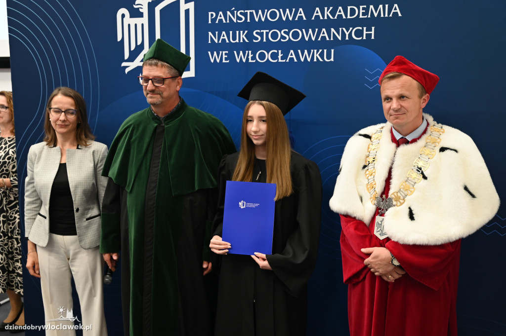 Uroczyste rozdanie dyplomów w PANS: godz. 16