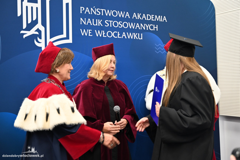 Uroczyste wręczenie dyplomów w PANS: godz. 17